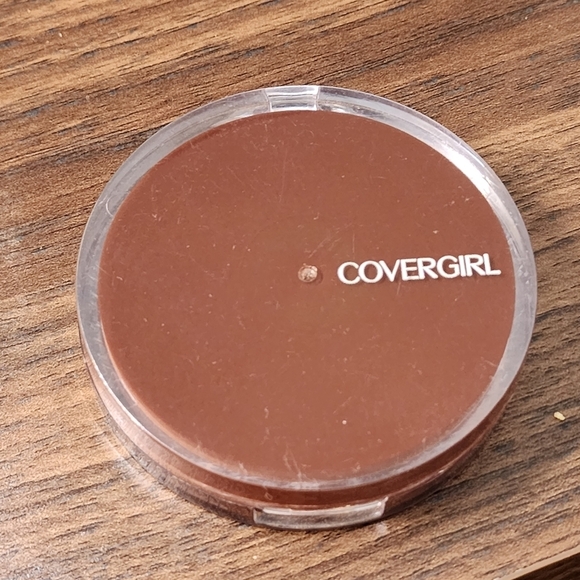 ⭐️40% Off⭐️ COVERGIRL Clean Pressed Powder Creamy Beige 150 - Picture 1 of 5